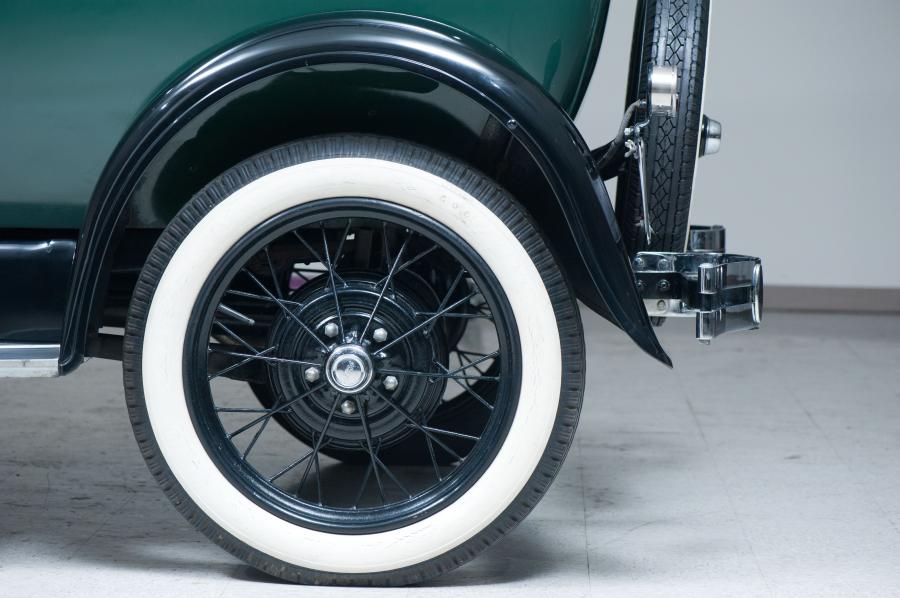  Ford Model A Tudor Sedan 1929 года  (фото 8 из 14)